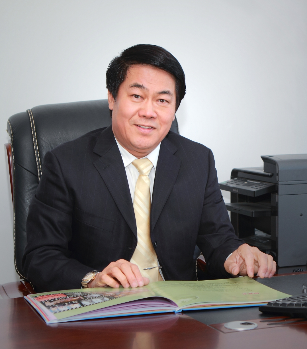 Company chairman Dong Shulin